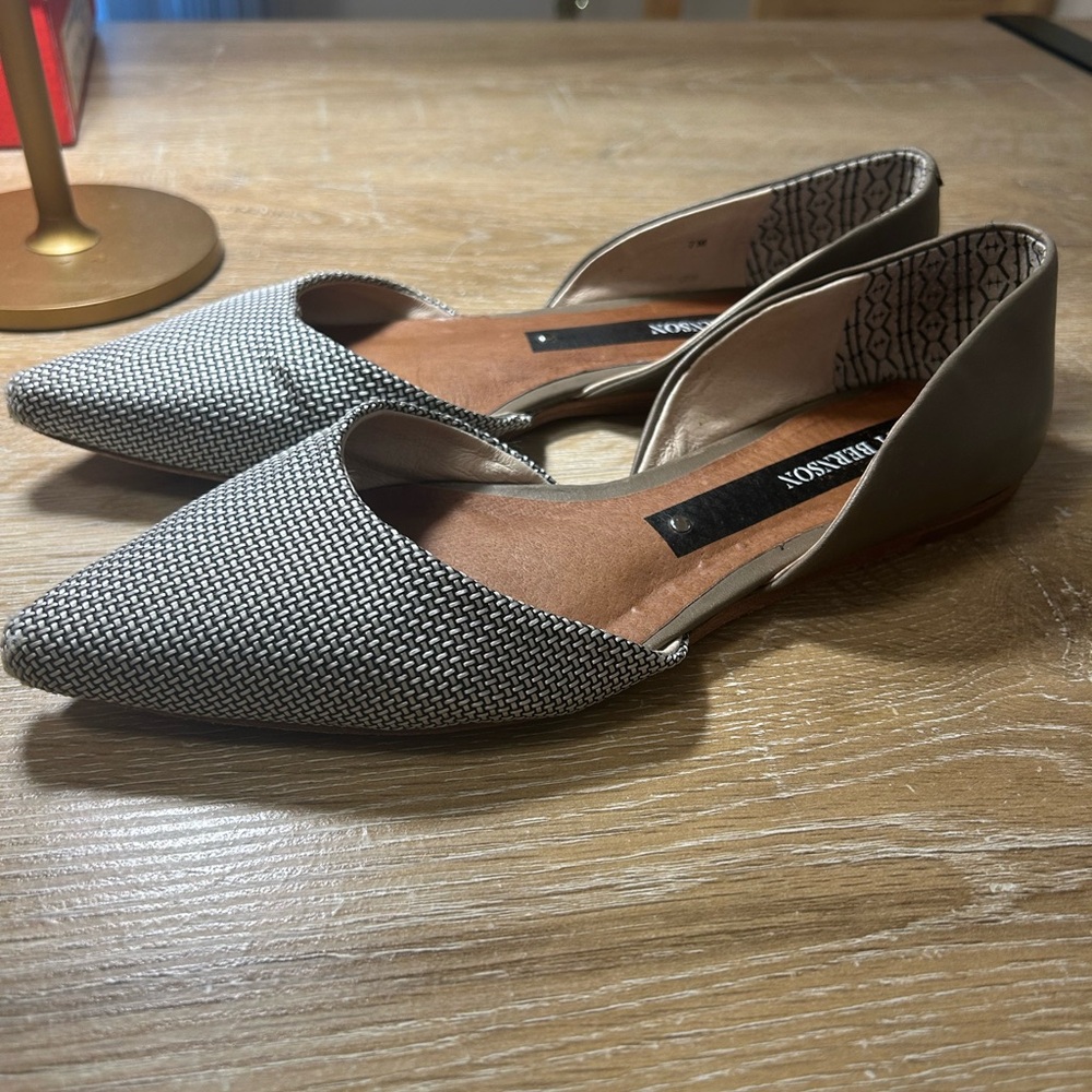 Matt Bernson Women's Black and Tan Flats Size 7